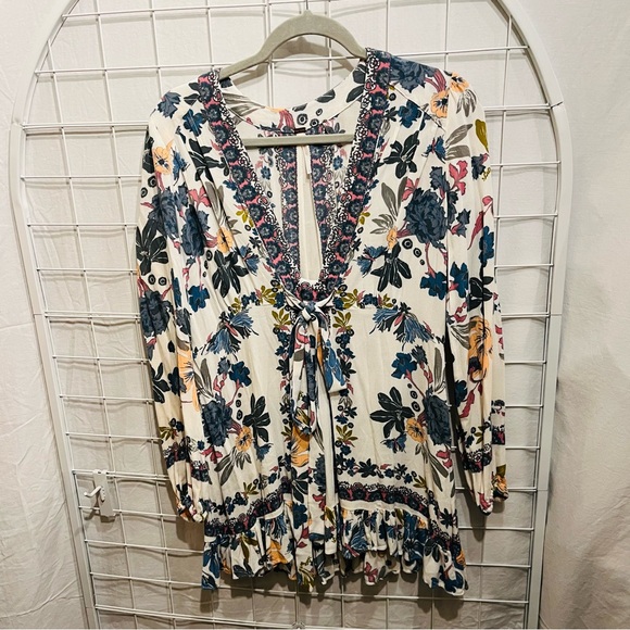 Free People 70’s vibe Multicolor Floral Blouse Tie in front or back. Size 10 - Picture 6 of 8